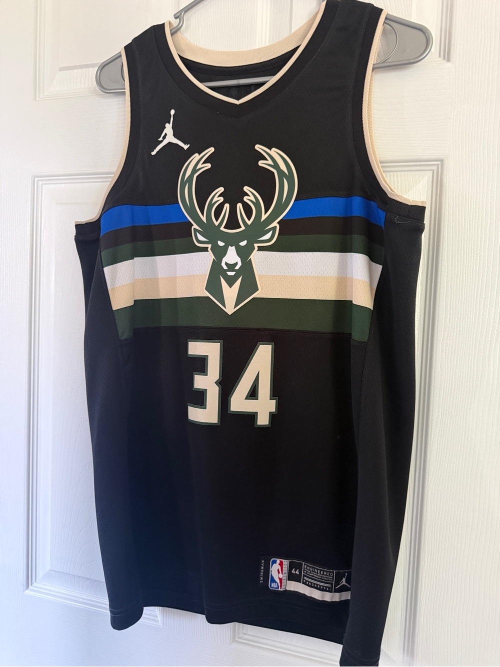 Giannis Antetokounmpo jersey